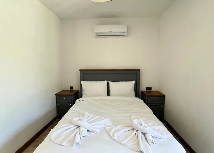 Aden Garden Кешме