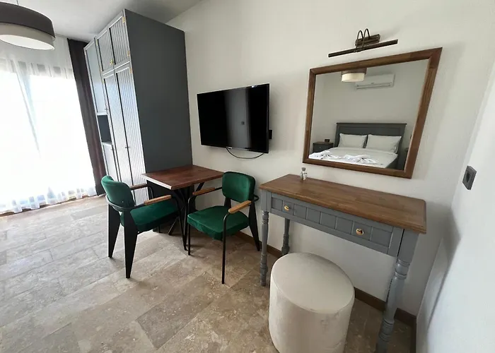 Aden Garden Отель Кешме