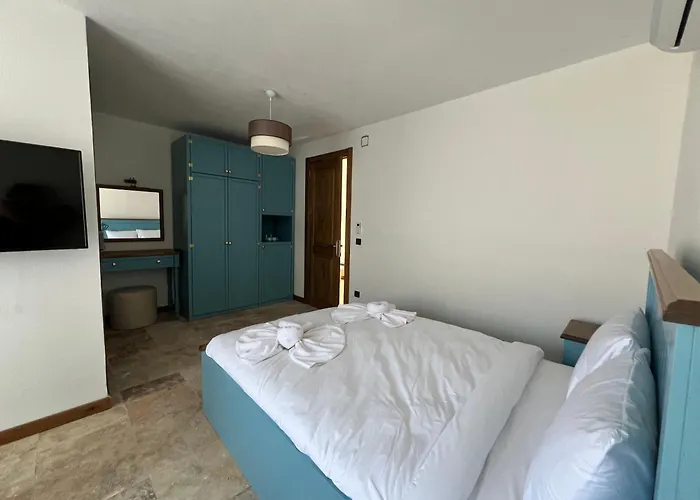 Aden Garden Кешме