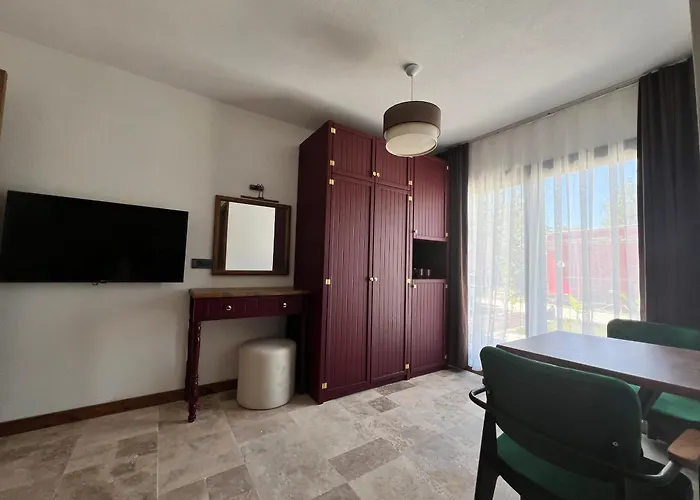 Aden Garden Кешме