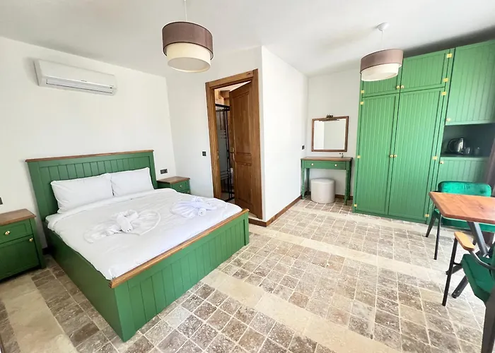 Aden Garden Отель Кешме